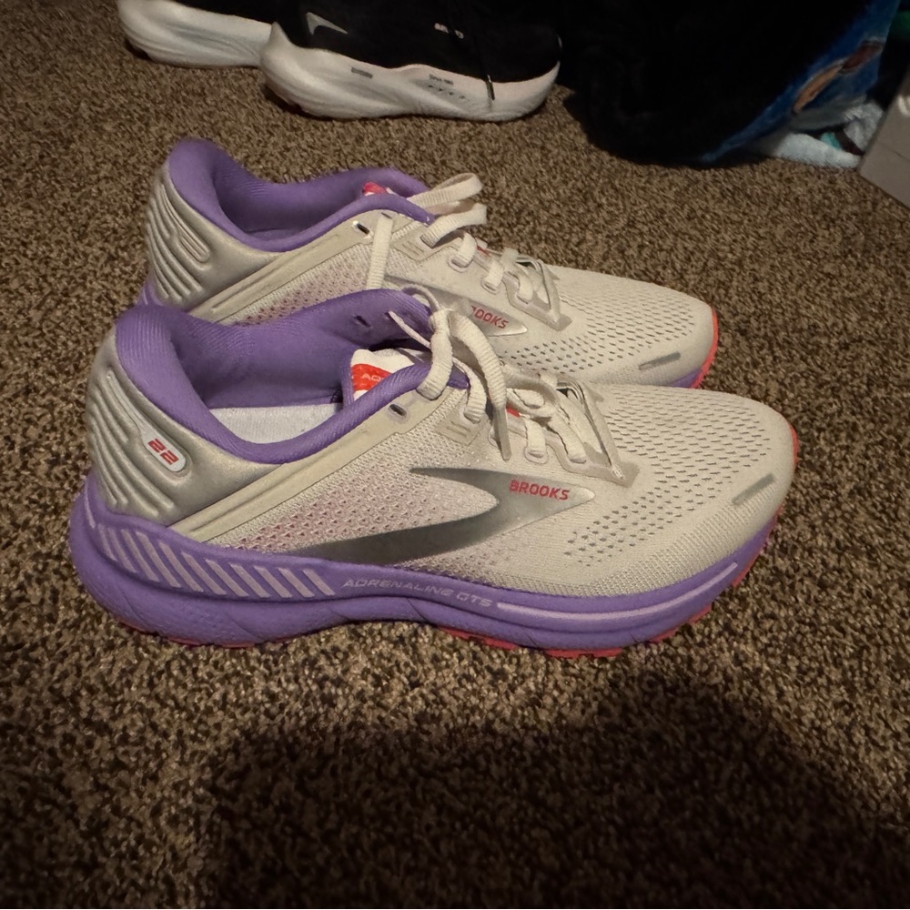 Brooks Adrenaline GTS Cream and Purple. Brand New. Never Worn.